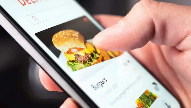 【創新創業與產經政策】新加坡企發局新措施，將協助餐飲業者加速落實數位化